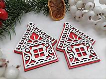 Dekorácie - Vianočná ozdoba na stromček - perníkový červený domček - 16104748_