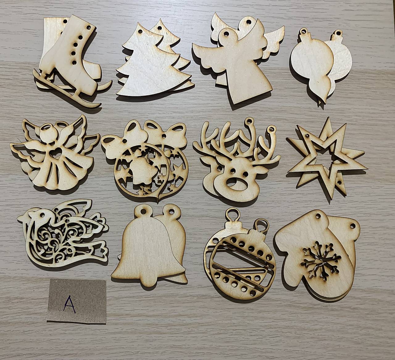 Drevené ozdoby 24ks