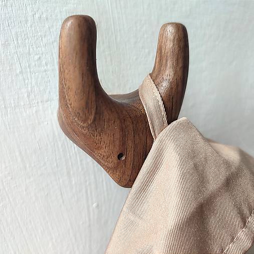 Nástenný vešiačik MILÉ ZVIERATKO drevo orech