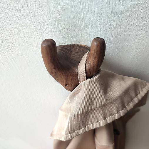 Nástenný vešiačik MILÉ ZVIERATKO drevo orech