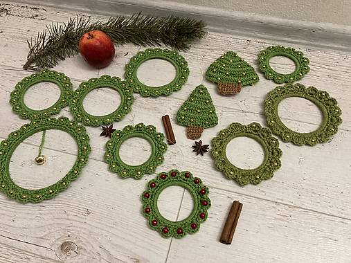 Dekorácie - Vianočný venček / háčkovaná dekorácia/ - 16104317_
