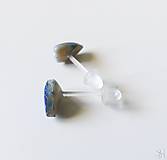 Náušnice - Modré metalické antialergické napichovacie náušnice srdiečka z polymérovej hmoty - 16106027_