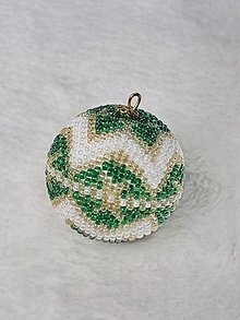 Dekorácie - Vianočná guľa bielo-zelená zlatá 4cm - 16106741_