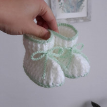 Detské topánky - Ručne háčkované čižmičky pre bábätko - 16105900_