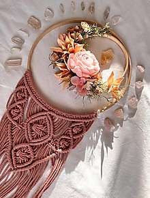 Dekorácie - Macramé venec - Kúzlo kvetov (Cihlově růžová) - 16108927_