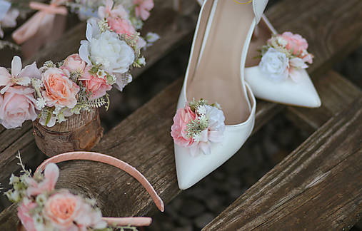 Kvetinové klipy na topánky