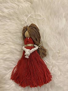 Dekorácie - Vianočný makramé anjel - 12 cm (Tmavohnedé vlasy, červené šaty) - 16109991_
