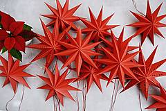 Dekorácie - Dekoračná papierová hviezda - červená - 16114472_