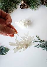 Náušnice - Kvetinové náušnice "lupene bielych ruží" - 16116639_