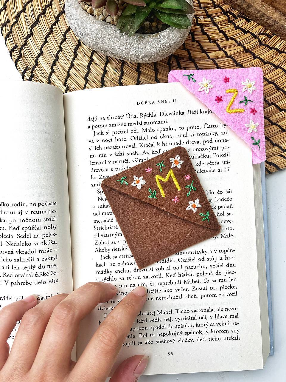 Záložka s monogramom