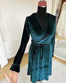 Šaty - Zamatové šaty midi-zelené - 16120329_