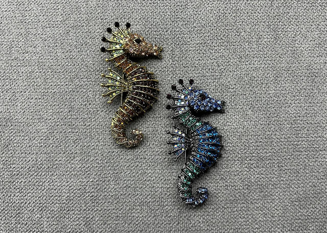 Luxusná zirkónová brošňa “Morský koník”