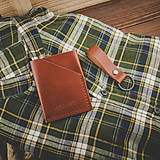 Pánske tašky - Darčekový set kožená peňaženka Forester + kľúčenka (Chestnut) - 16124776_