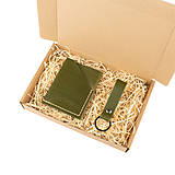 Pánske tašky - Darčekový set kožená peňaženka Forester + kľúčenka (Olive) - 16124808_