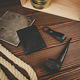 Pánske tašky - Darčekový set kožená peňaženka Forester + kľúčenka (Black) - 16124826_