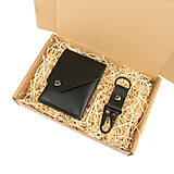 Pánske tašky - Darčekový set kožená peňaženka Folk + kľúčenka (Black) - 16124872_