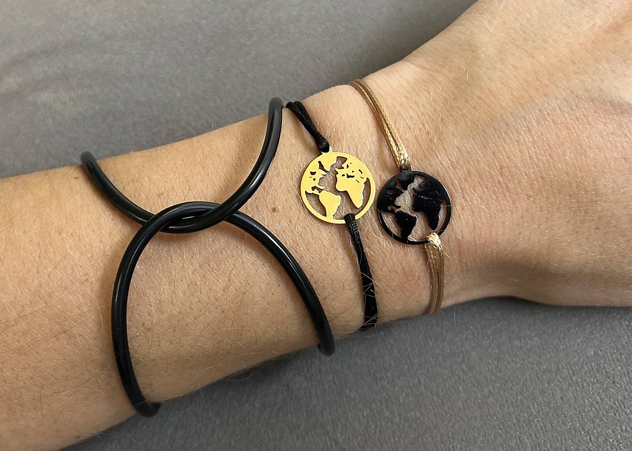 Šnúrkový náramok “Zemeguľa” z chirurgickej ocele