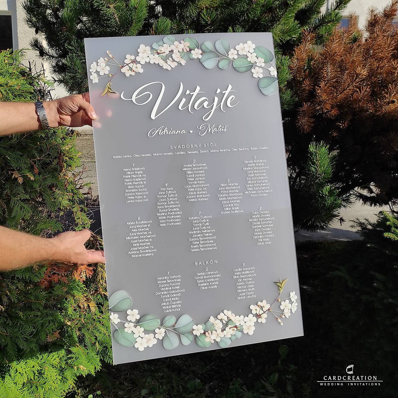 Zasadací poriadok na svadbu ZP012 na dymovom transparentnom akryle