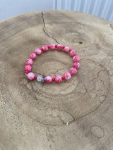 Korálky - Rúžový náramok s motýlikom - 16125375_