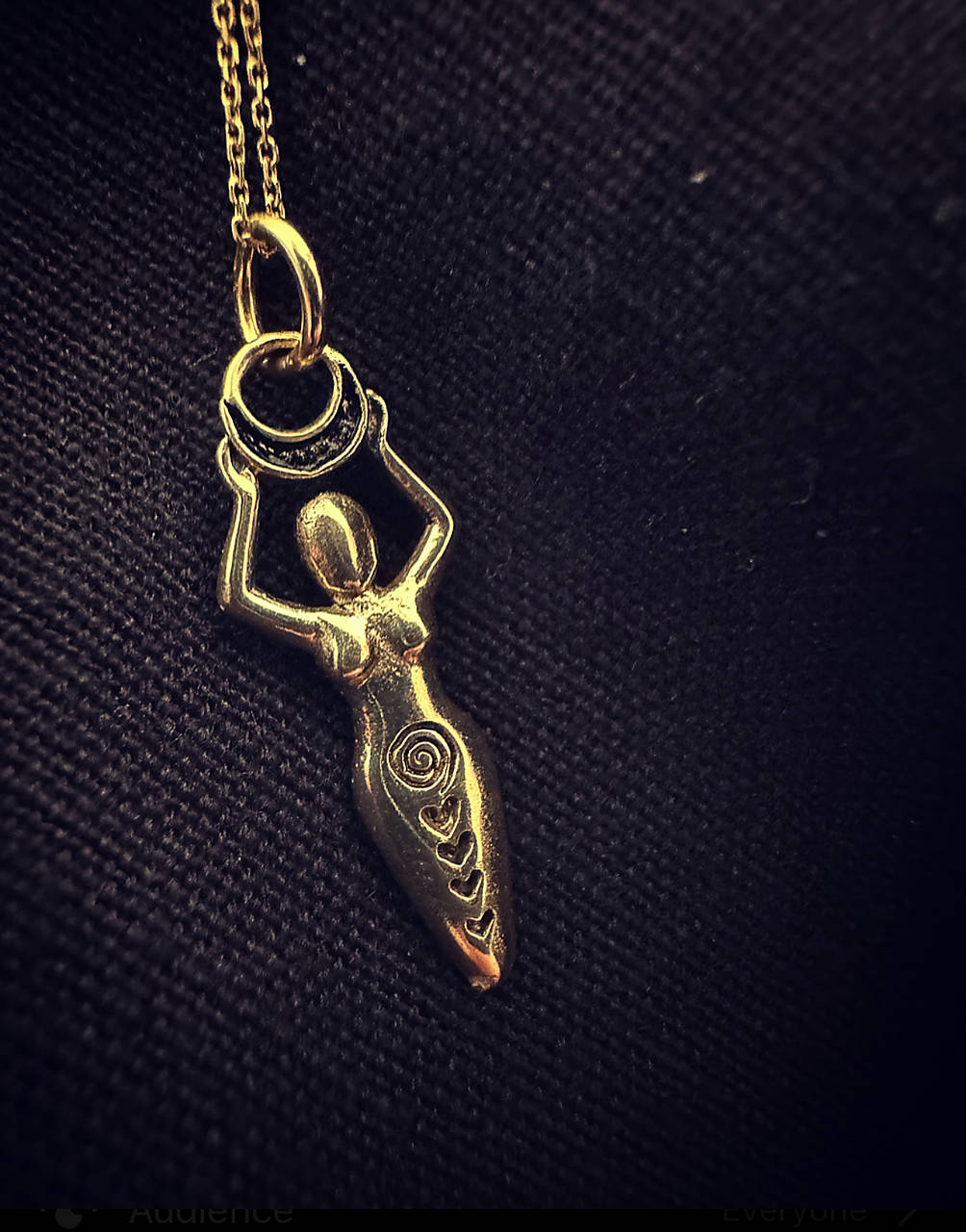 Strieborný náhrdelník Bohyňa