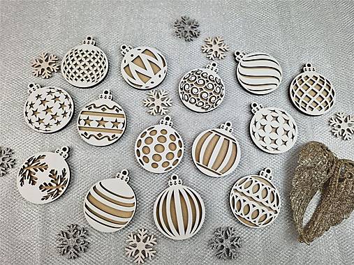 Dekorácie - Vianočné ozdoby na stromček biele - 16128276_