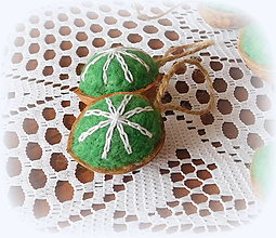 Dekorácie - Plstené vianočné oriešky - zelené (Zelená) - 16131036_