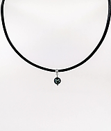 Pánske šperky - Pánsky kožený náhrdelník s čiernou sladkovodnou perlou - 16131608_