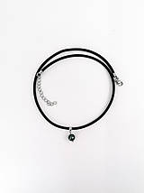 Pánske šperky - Pánsky kožený náhrdelník s čiernou sladkovodnou perlou - 16131610_