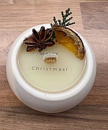 Svietidlá a sviečky - Vianočná sójová vonná sviečka v sadrovej nádobke - 16134392_