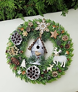 čečinový vianočný veniec na dvere s prírodnými ozdobami 37 cm