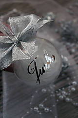 Dekorácie - Vianočné gule plastové s pierkami - 16135165_