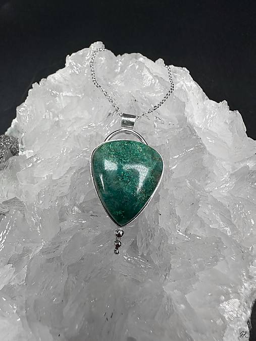 Strieborný 925/1000 prívesok s minerálom shattuckit