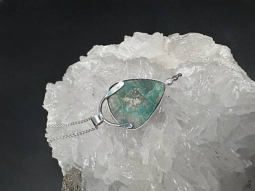 Strieborný 925/1000 prívesok s minerálom shattuckit