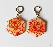Náušnice - Visiace náušnice hexagony s oranžovým kvetinovým vzorom - chirurgická oceľ - 16138679_