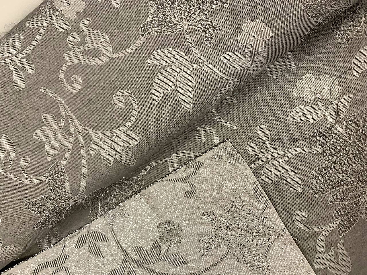 ❤️JACQUARDS LUREX❤️ŠEDÝ PODKLAD ❤️STRIEBORNÉ KVETINY❤️