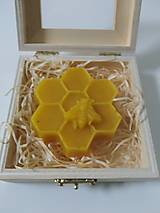 Sviečka z včelieho vosku v krabičke s okienkom 