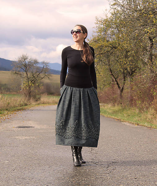 - Trojštvrťová riflová sukňa s bordúrou (XL (obvod bokov 106 - 110 cm)) - 16138440_