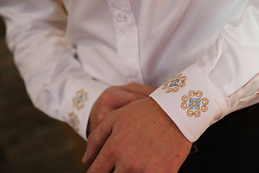 Pánske oblečenie - Pánska spoločenská vyšívaná košeľa Galantný - 16140014_