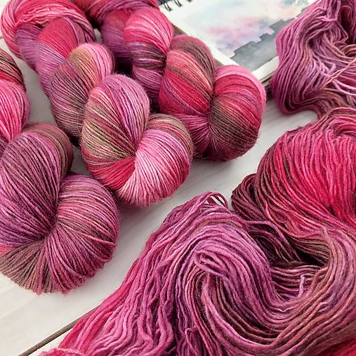 Materiál ručne robený - GRETA... ručne farbené merino - 16140861_