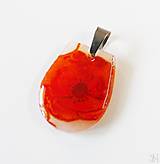 Náhrdelníky - Červený prívesok z polymérovej hmoty a živice s kvetom - chirurgická oceľ - 16143050_