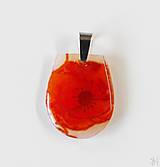 Náhrdelníky - Červený prívesok z polymérovej hmoty a živice s kvetom - chirurgická oceľ - 16143052_