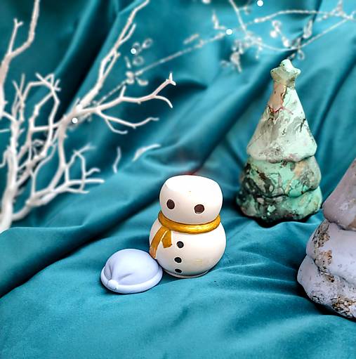 Snehuliačik - sviečka v keramike