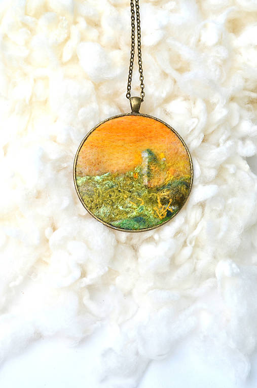 Náhrdelníky - Arttexový prívesok "V objatí slnka" - veľ.XL - 16148549_