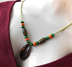 Náhrdelníky - náhrdelník list duba na koži / výpredaj - 16148474_