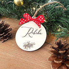 Dekorácie - Personalizovaná vianočná, drevená ozdôbka s mašličkou - 16147891_