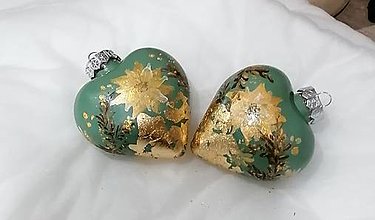 Dekorácie - Smaragdové vianočné srdiečka - 16152177_