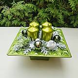 Dekorácie - adventný veniec zeleno-biely na menší stôl 19 cm so sviečkami - 16150707_