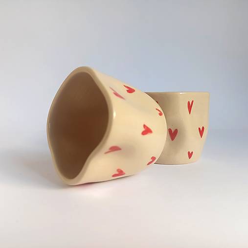 Šálka srdiečková tvarovaná červené ❤️