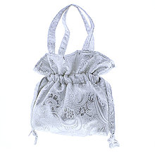 Kabelky - Spoločenská brokátová kabelka bielo strieborná so sťahovacou šnúrkou - 16156548_