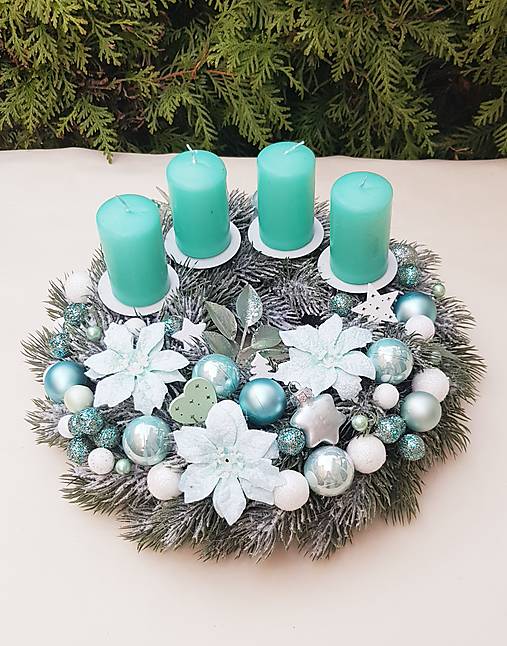 Dekorácie - adventný veniec mentolový so sviečkami 29 cm - 16158334_